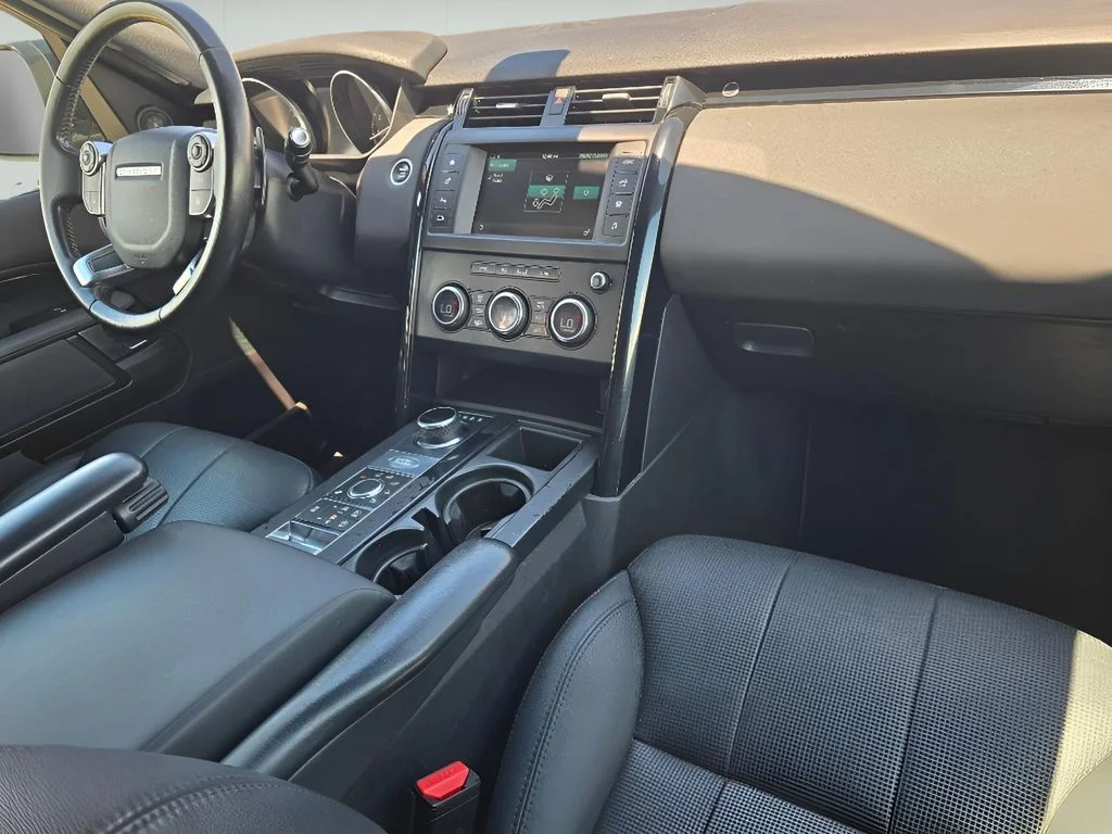 Used 2017 Santorini Black Metallic Land Rover SE image 25