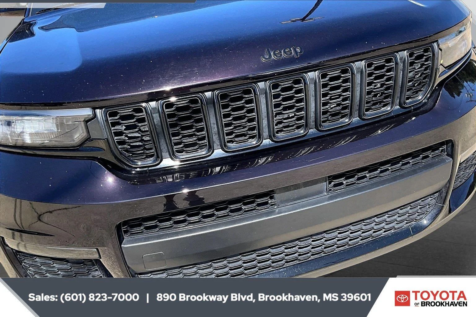 Used 2023 Diamond Black Crystal Pearlcoat Jeep Limited image 22