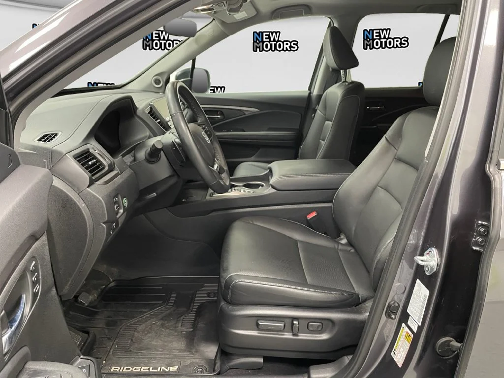 Used 2025 Black Honda RTL image 7