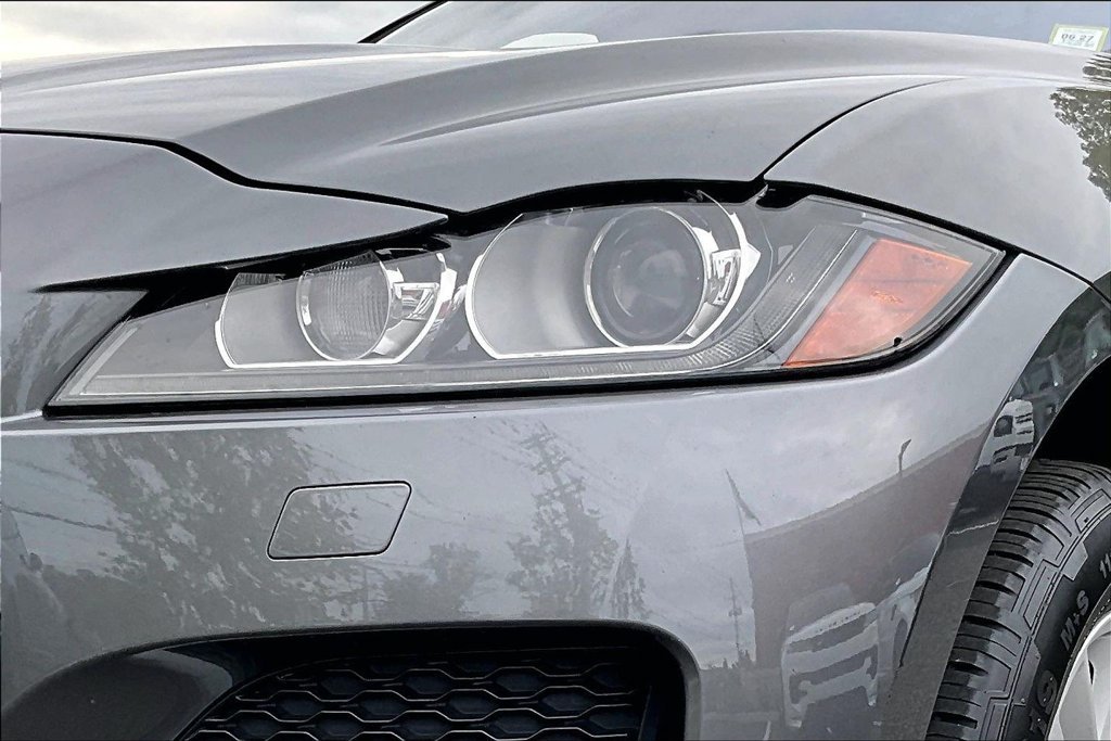 Used 2019 Gray Jaguar 25t Prestige image 32