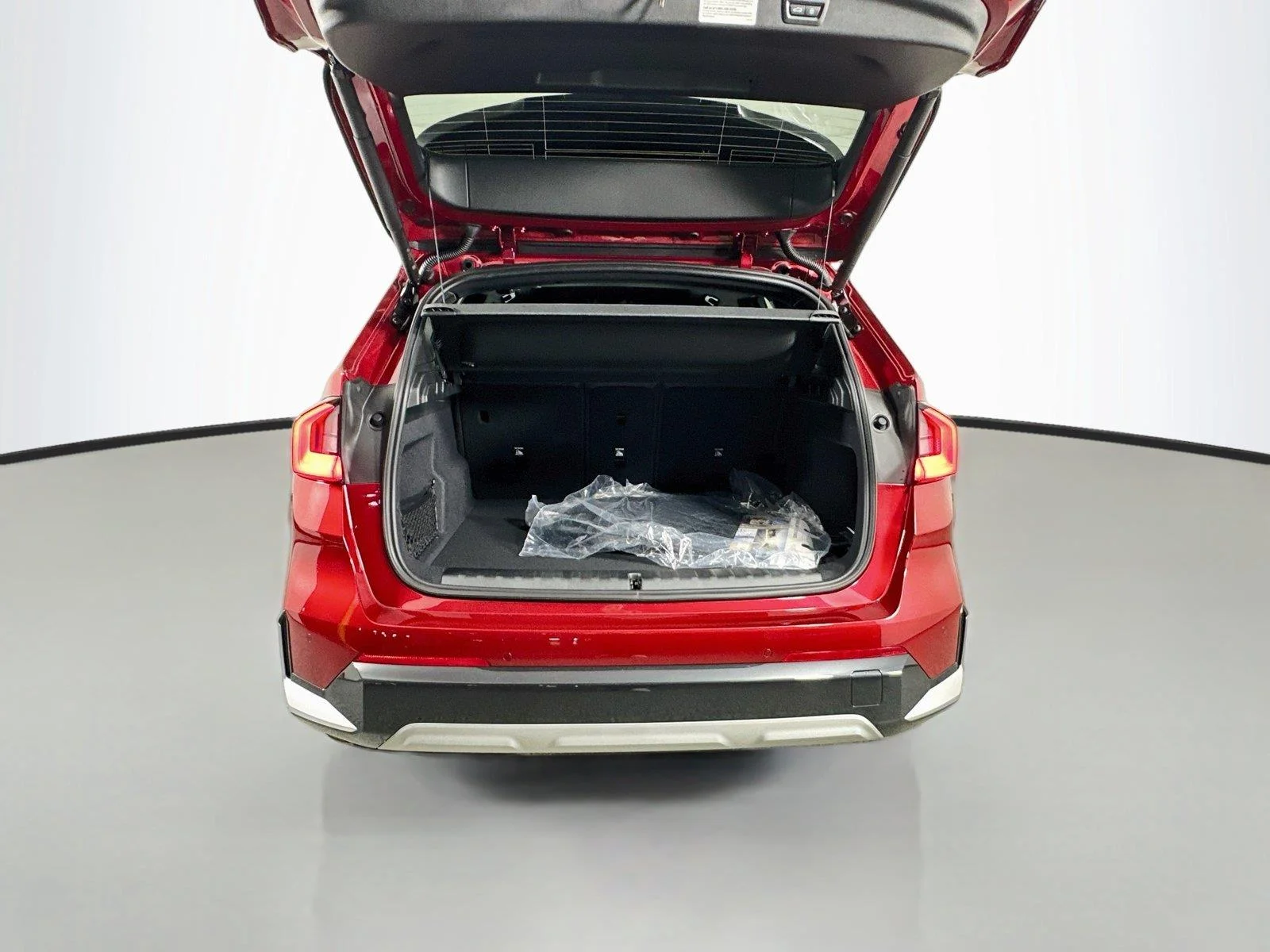 Used 2026 Vegas Red Metallic BMW xDrive28i image 25