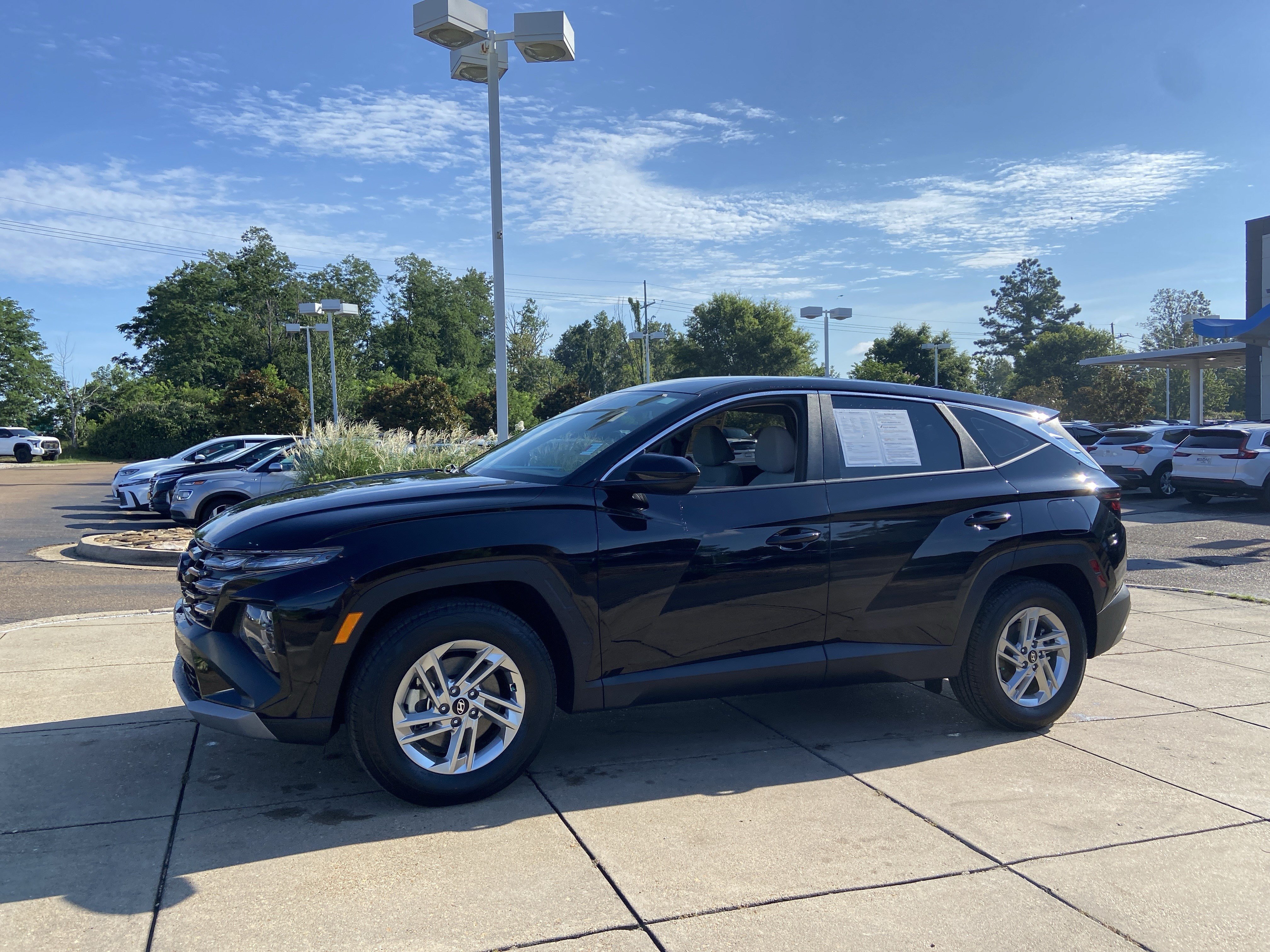 Used 2025 Phantom Black Hyundai SE image 6
