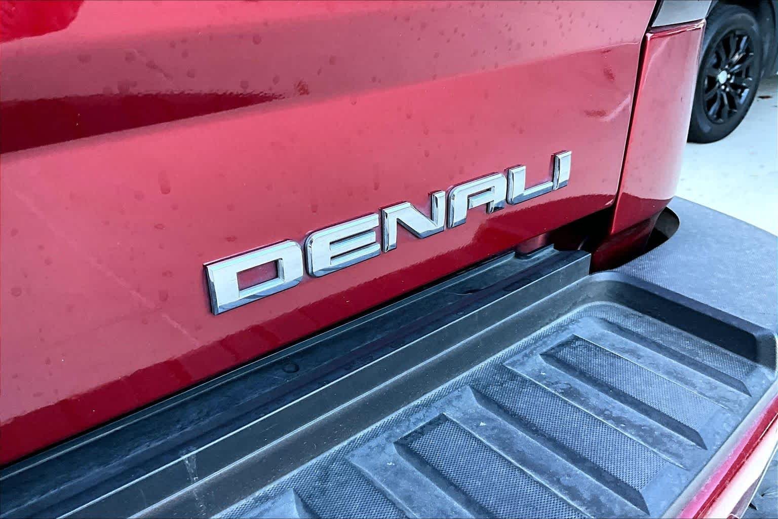Used 2019 Red Quartz Tintcoat GMC Denali image 10