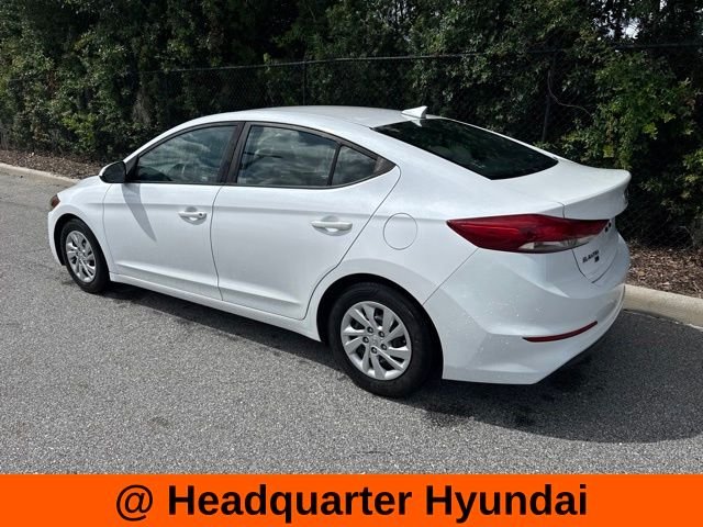 Used 2018 White Hyundai SE image 3
