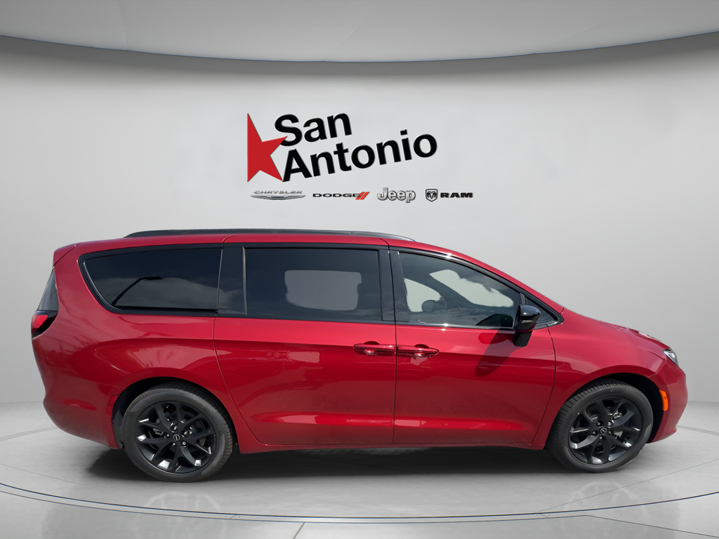 New 2026 Red Hot Pearl-Coat Exterior Paint Chrysler Select image 25