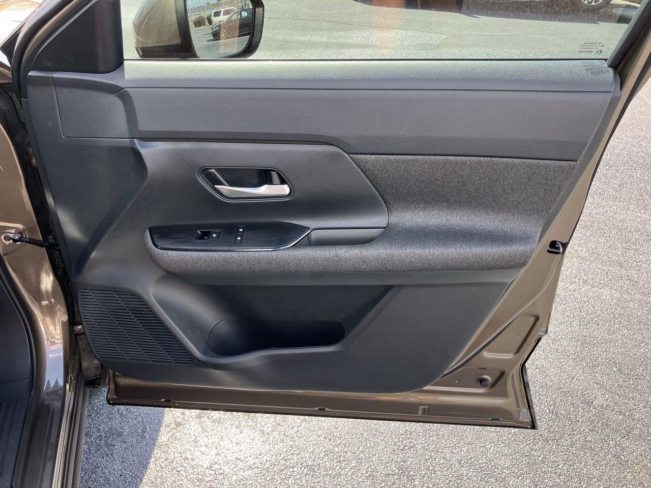 Used 2025 Brown (Canyon Bronze Metallic) Nissan SV image 31