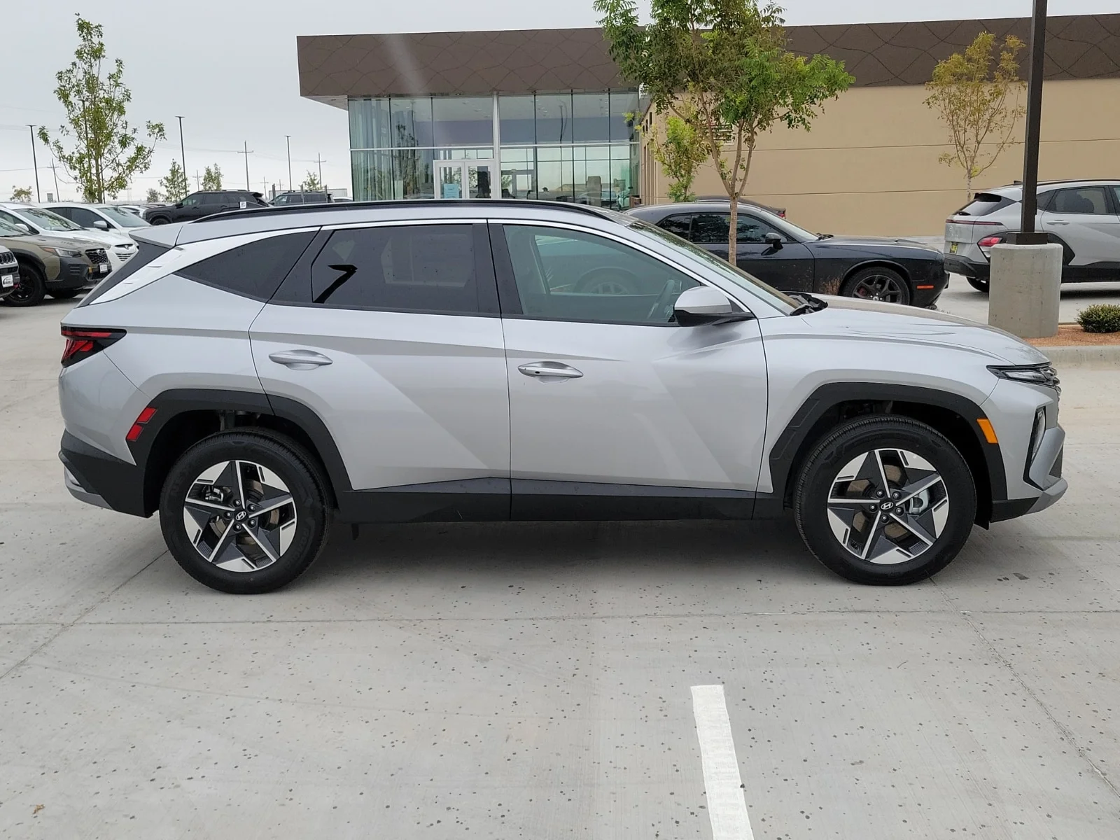 New 2026 Shimmering Silver Hyundai SEL 4dr All-Wheel Drive image 5
