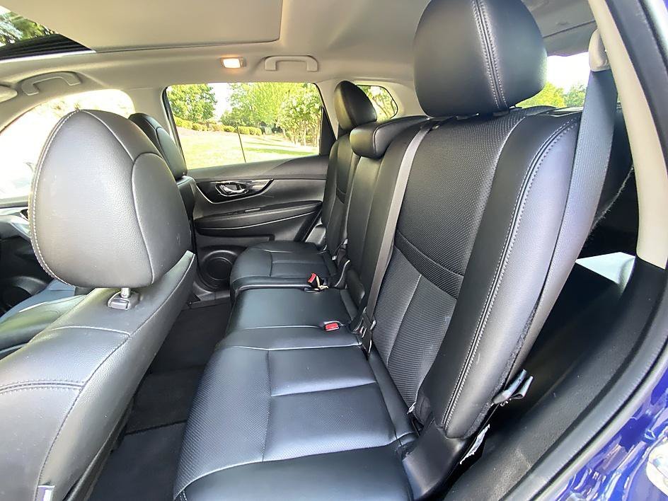 Used 2020 Caspian Blue Metallic Nissan SL image 20