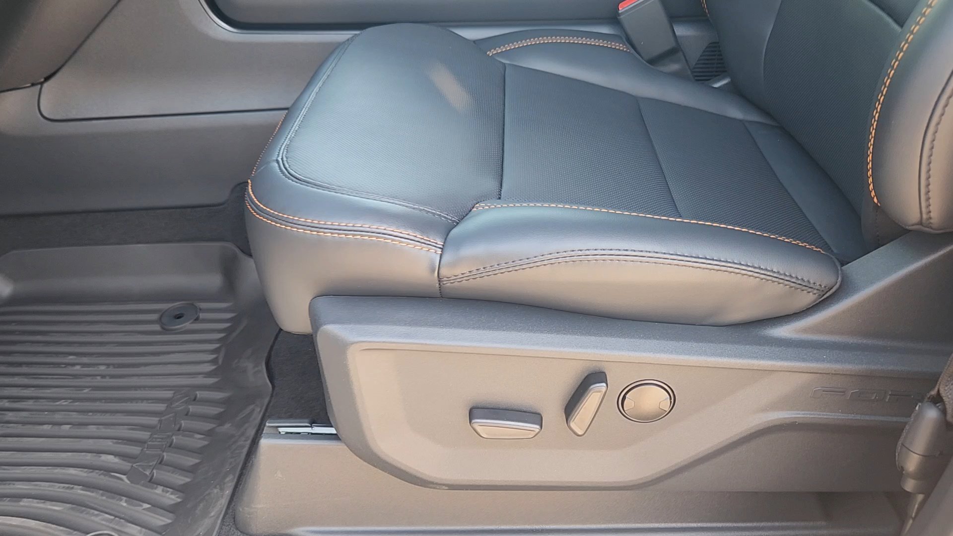 New 2026 Agate Black Metallic Ford Tremor image 17