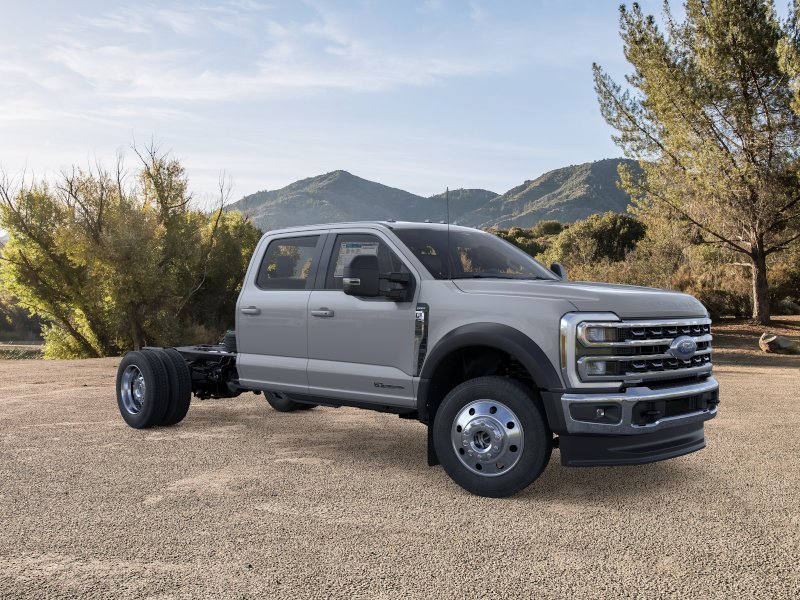 New 2026 Avalanche Gray Ford F-550® LARIAT® image 7
