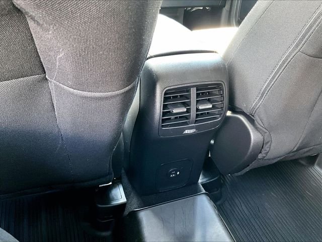Used 2022 Blue Ford SE image 28