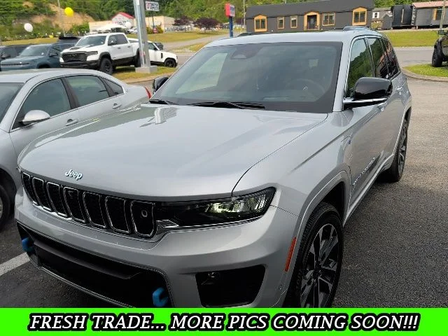 2023 Jeep Grand Cherokee Overland 4xe 4x4's photo