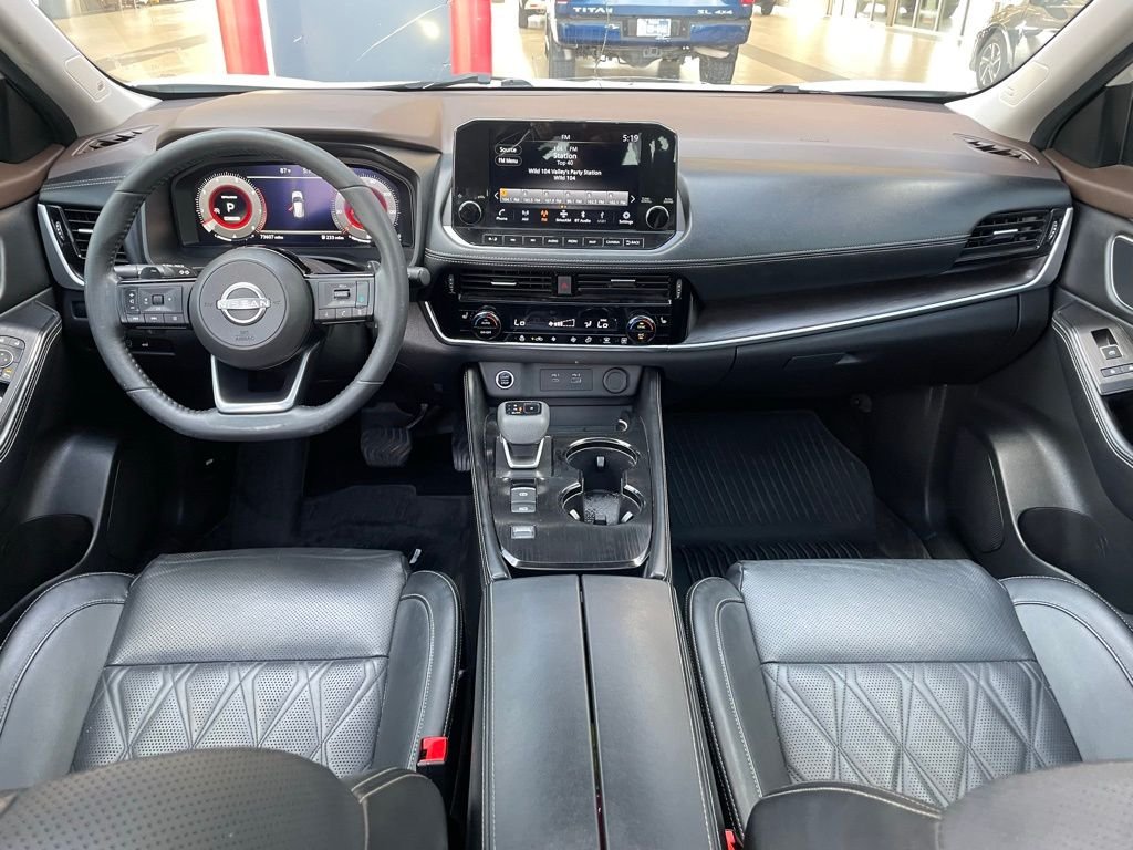 Used 2023 White Nissan Platinum image 13