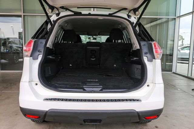 Used 2016 White Nissan SV image 18
