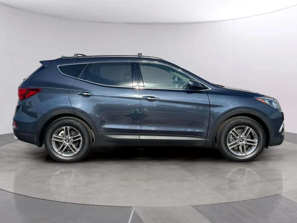 Used 2017 Marlin Blue Hyundai 2.4 Base image 6