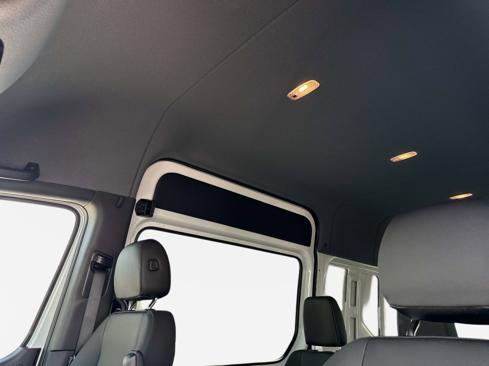 New 2026 Arctic White Sprinter Crew 144 WB image 18