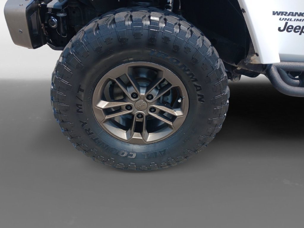 Used 2016 White Jeep Unlimited Sahara image 15