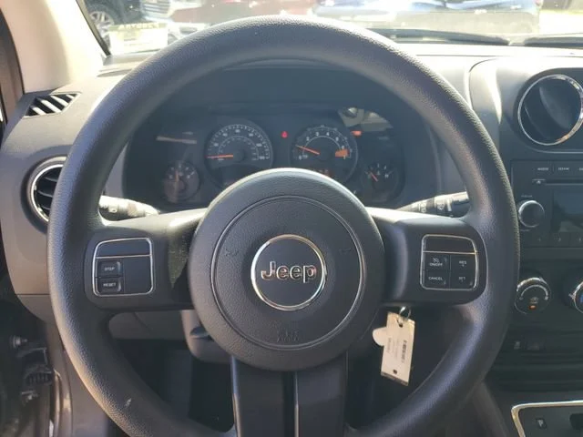 Used 2014 Granite Crystal Jeep Sport image 10