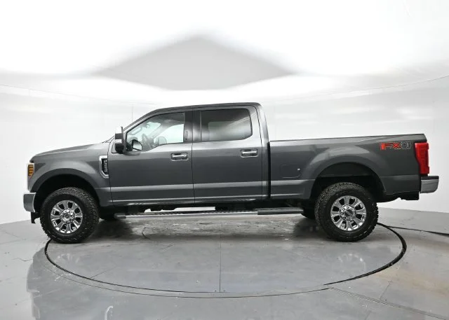 Used 2019 Magnetic Metallic Ford XL image 4