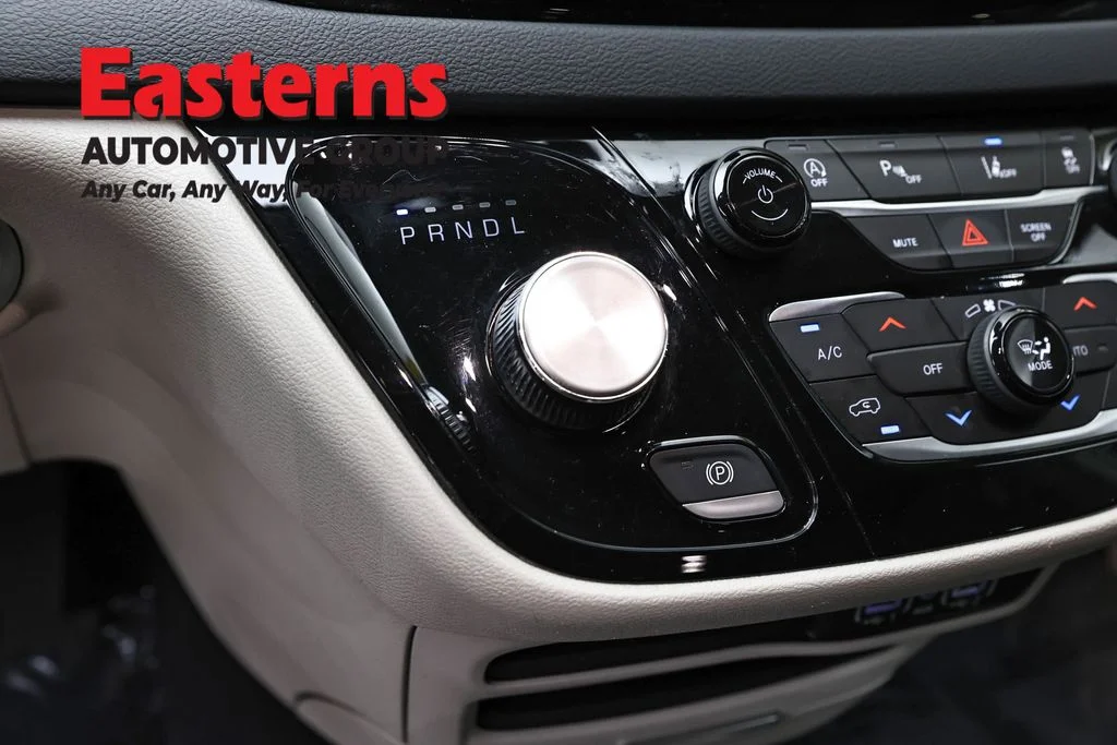 Used 2023 Silver Chrysler Touring L image 13