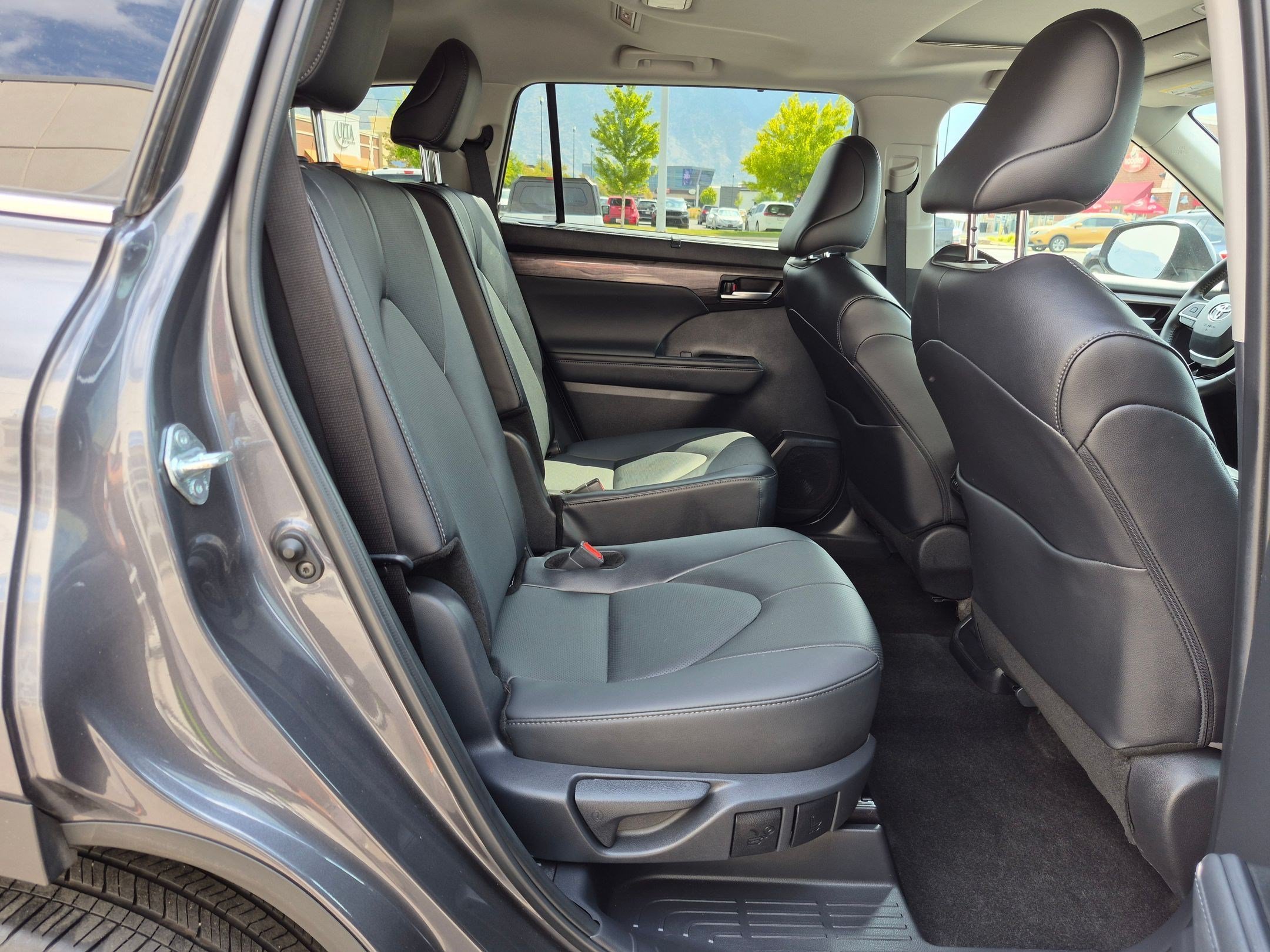 Used 2025 Magnetic Gray Metallic Toyota Limited image 32