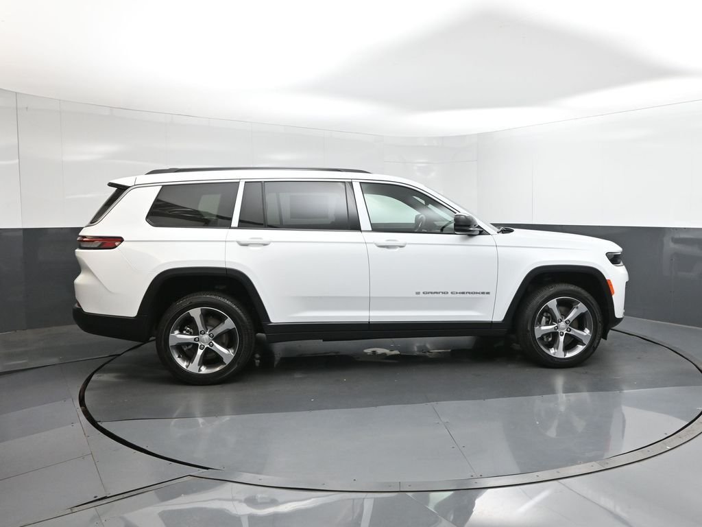 New 2026 Bright White Clear-Coat Exterior Paint Jeep Limited image 11