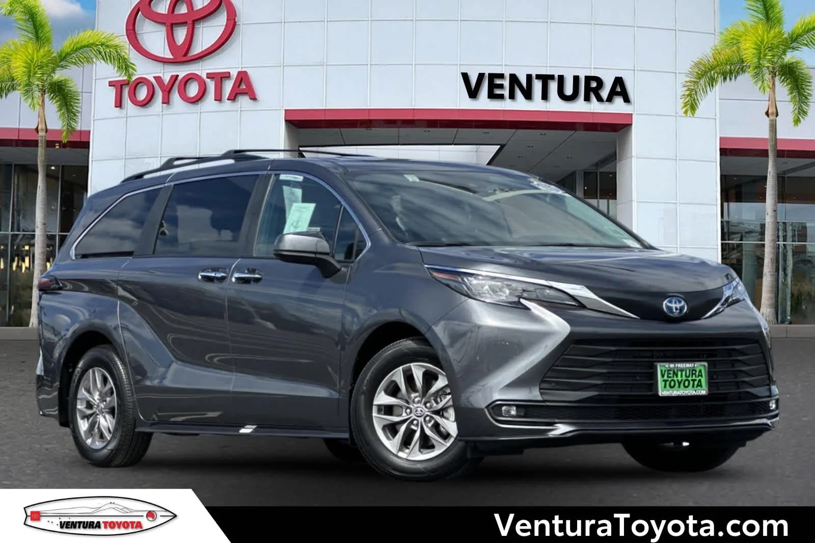 2025 Toyota Sienna XLE 7-Passenger Hybrid FWD's photo