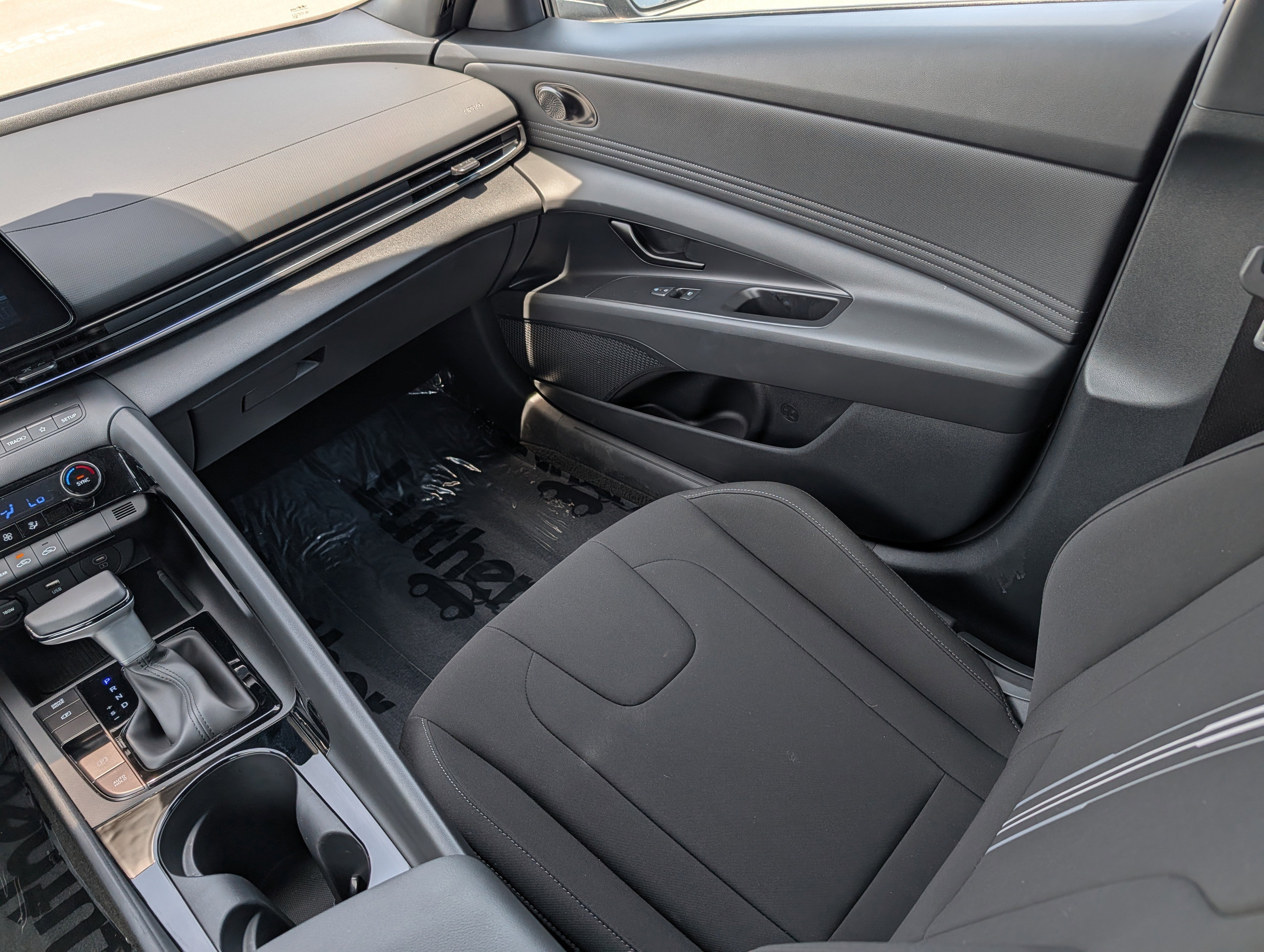 2025 Hyundai Elantra Blue - Photo 11