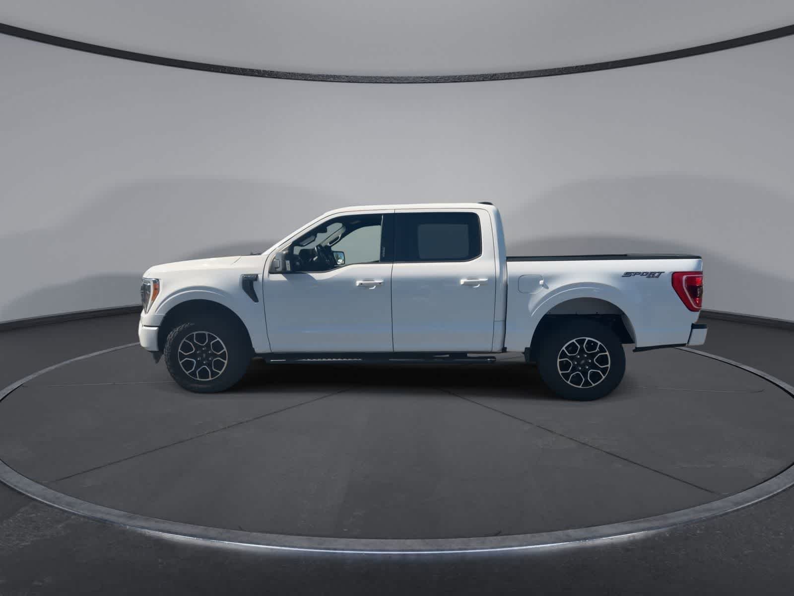 Certified Used 2022 Oxford White Clearcoat Ford XLT image 5