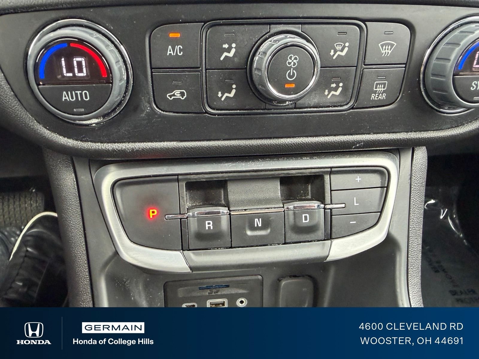 Used 2024 Summit White GMC SLT image 27