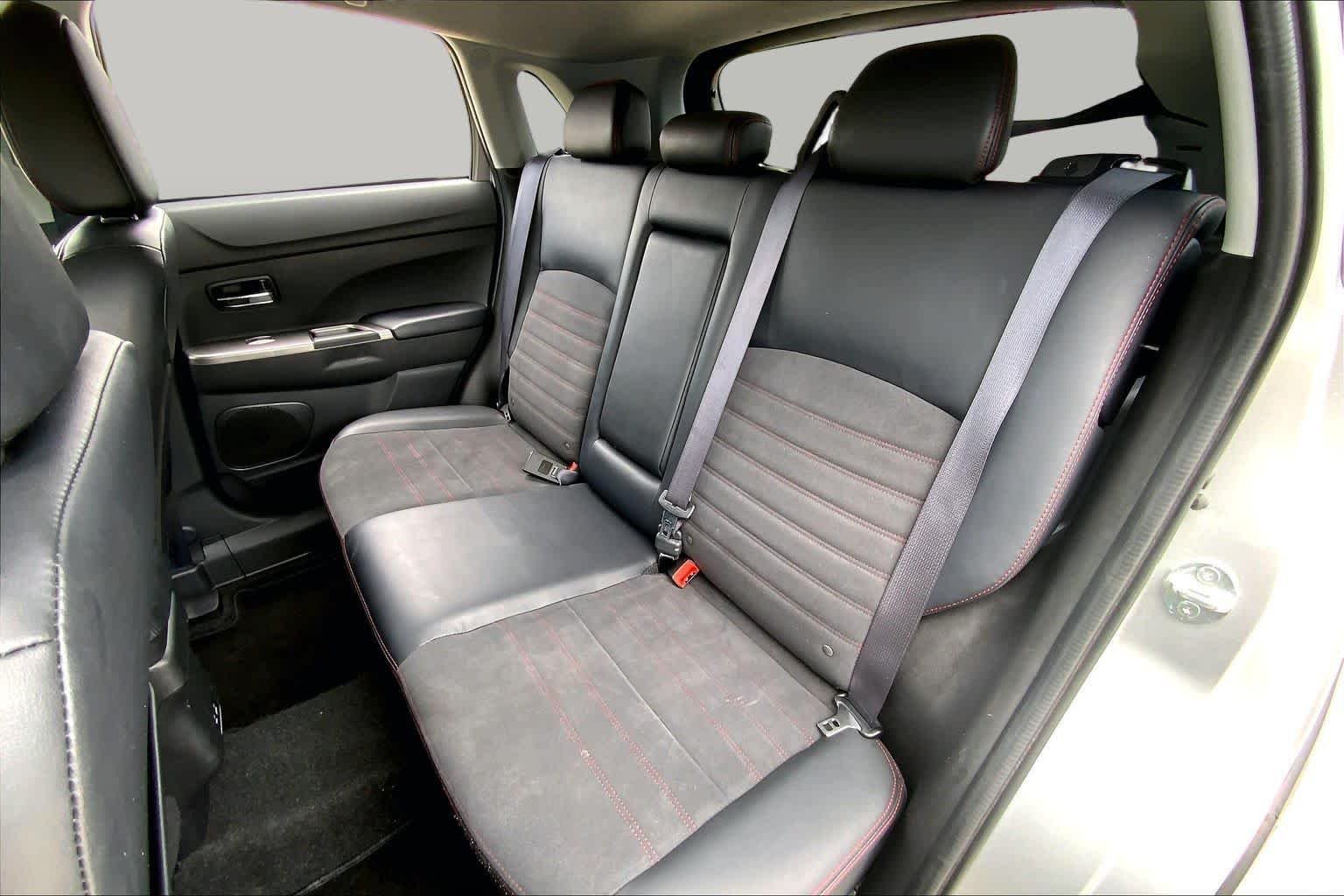 Used 2024 Alloy Silver Metallic Mitsubishi SE image 20