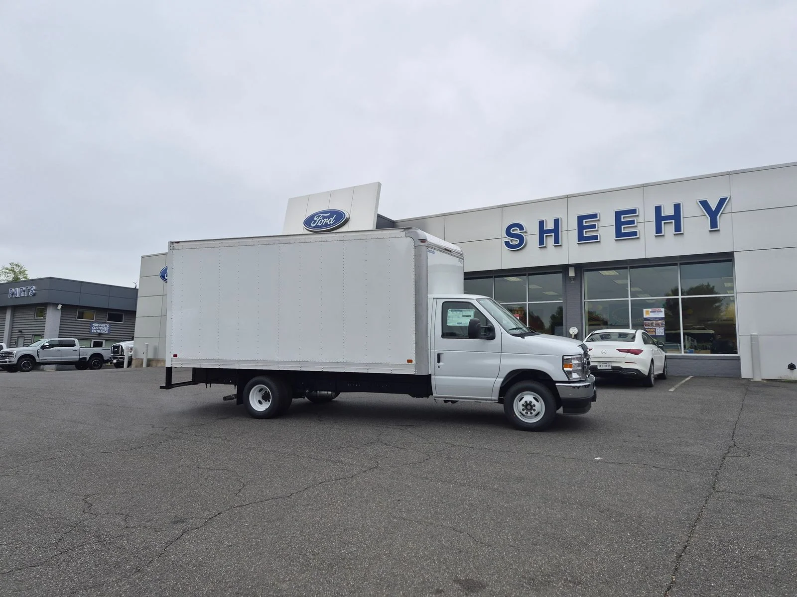 New 2027 Oxford White Ford BOX TRUCK image 1