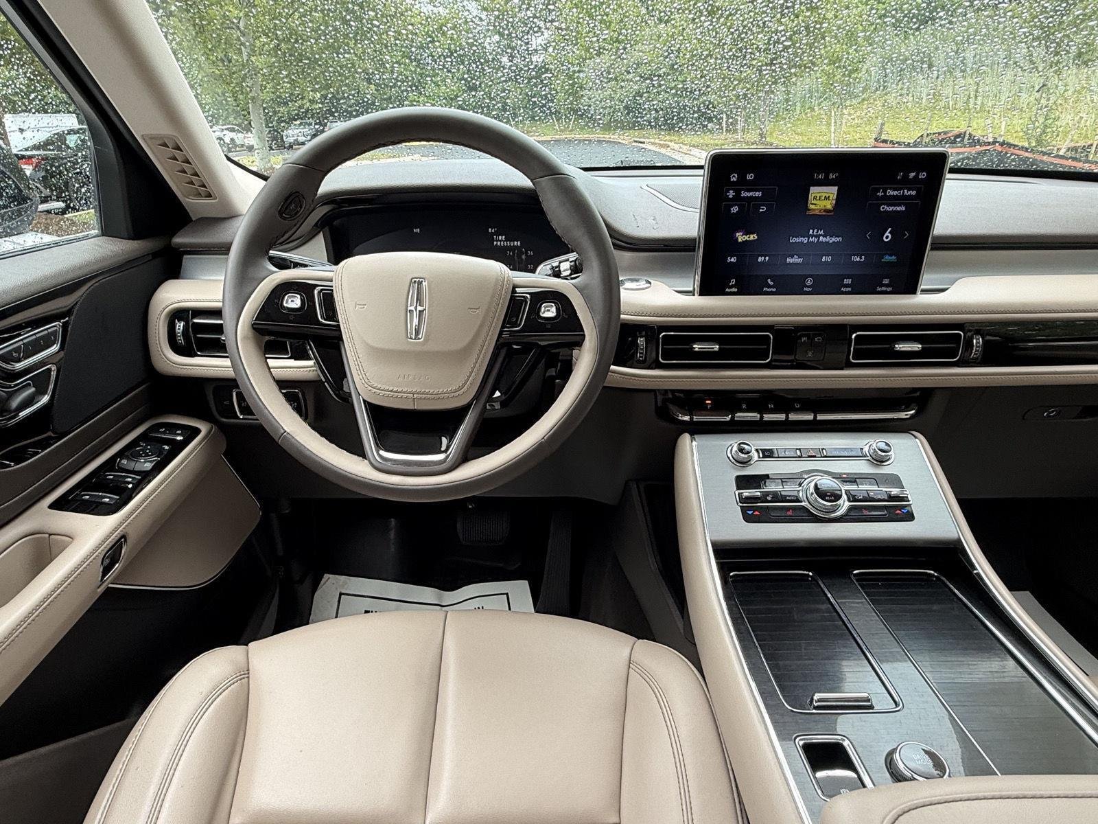 Used 2024 Silver Radiance Metallic Clearcoat Lincoln Premiere image 25