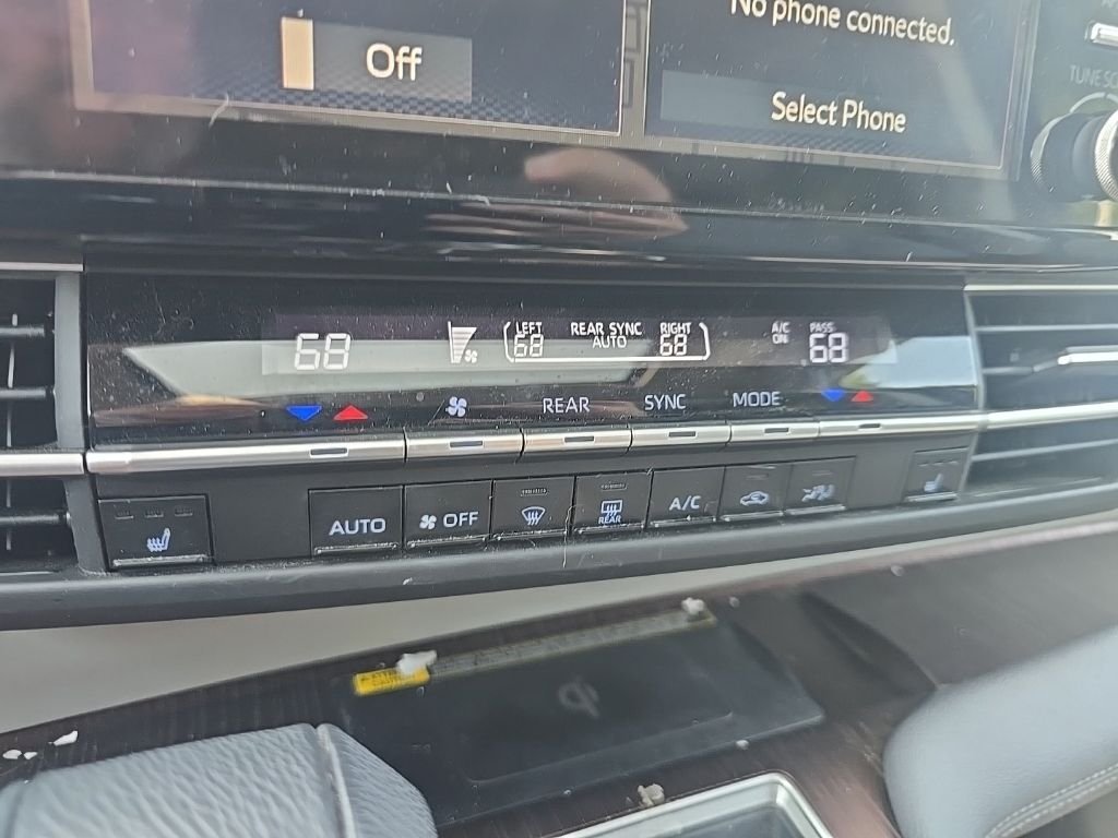 Used 2024  Toyota XLE image 17