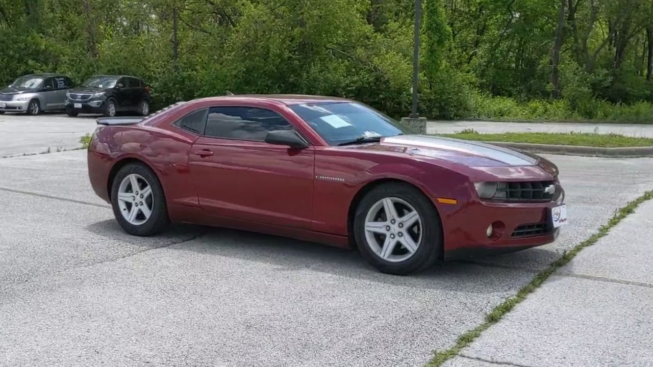 2011 Chevrolet Camaro LT1 Coupe photo 2