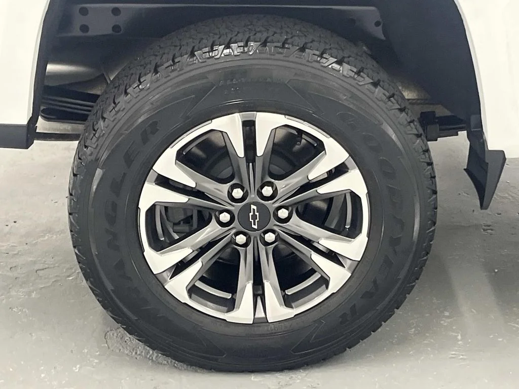 Used 2021 SUMMIT WHITE Chevrolet 4WD Z71 image 8