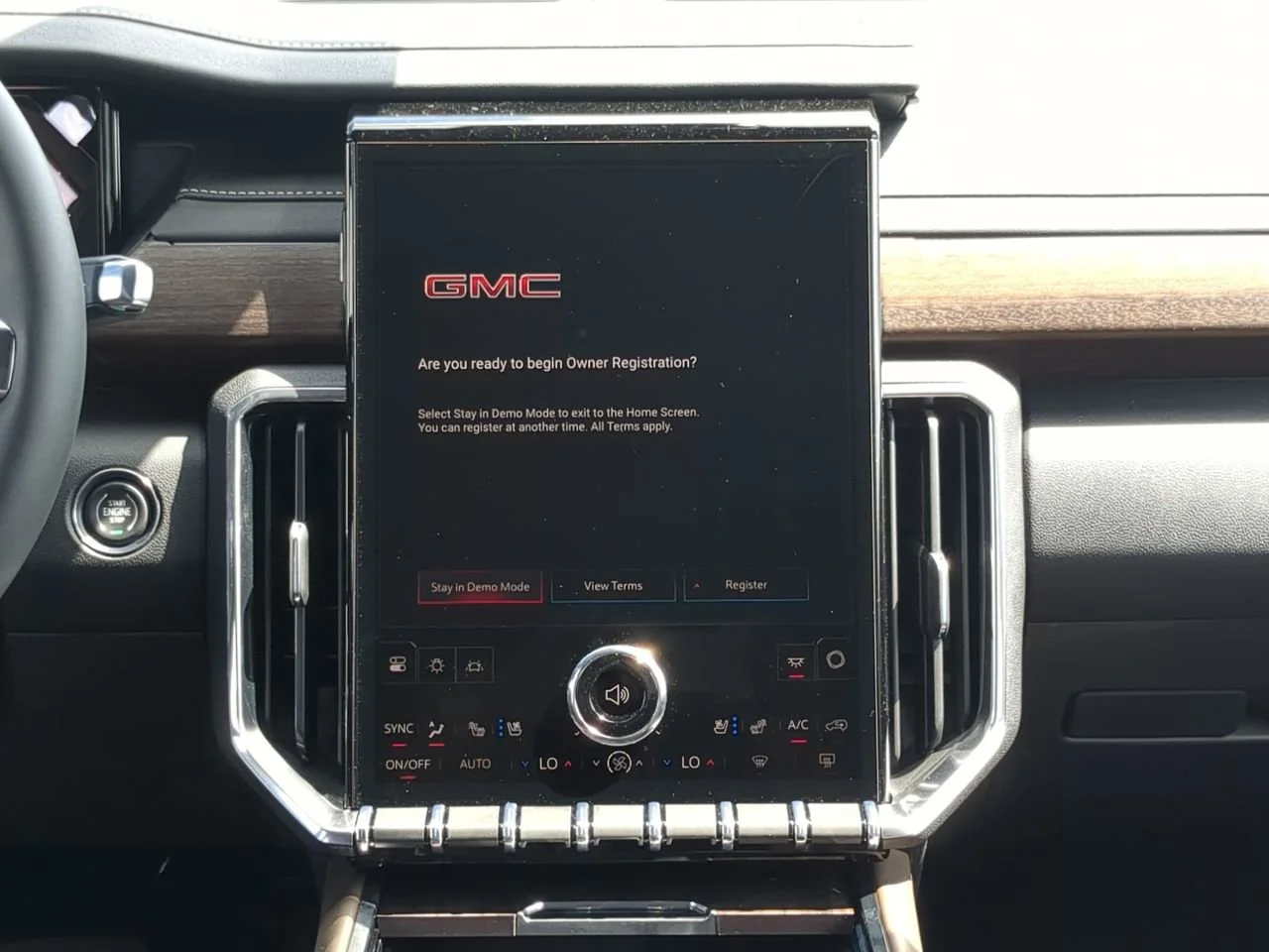 2026 GMC Acadia Denali Ultimate - Photo 18