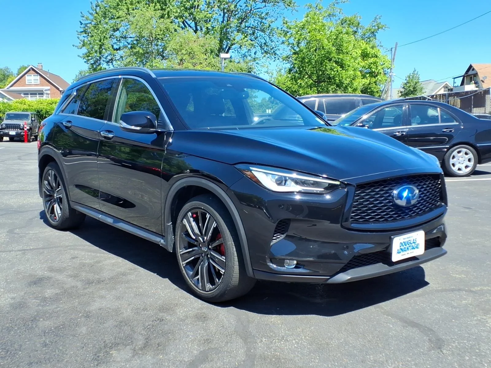 Certified Used 2022 Black INFINITI LUXE image 4