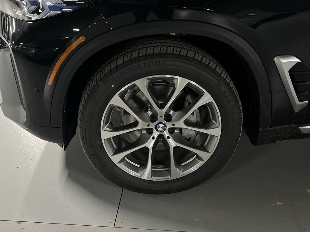 New 2026 Black Sapphire Metallic BMW xDrive40i image 10