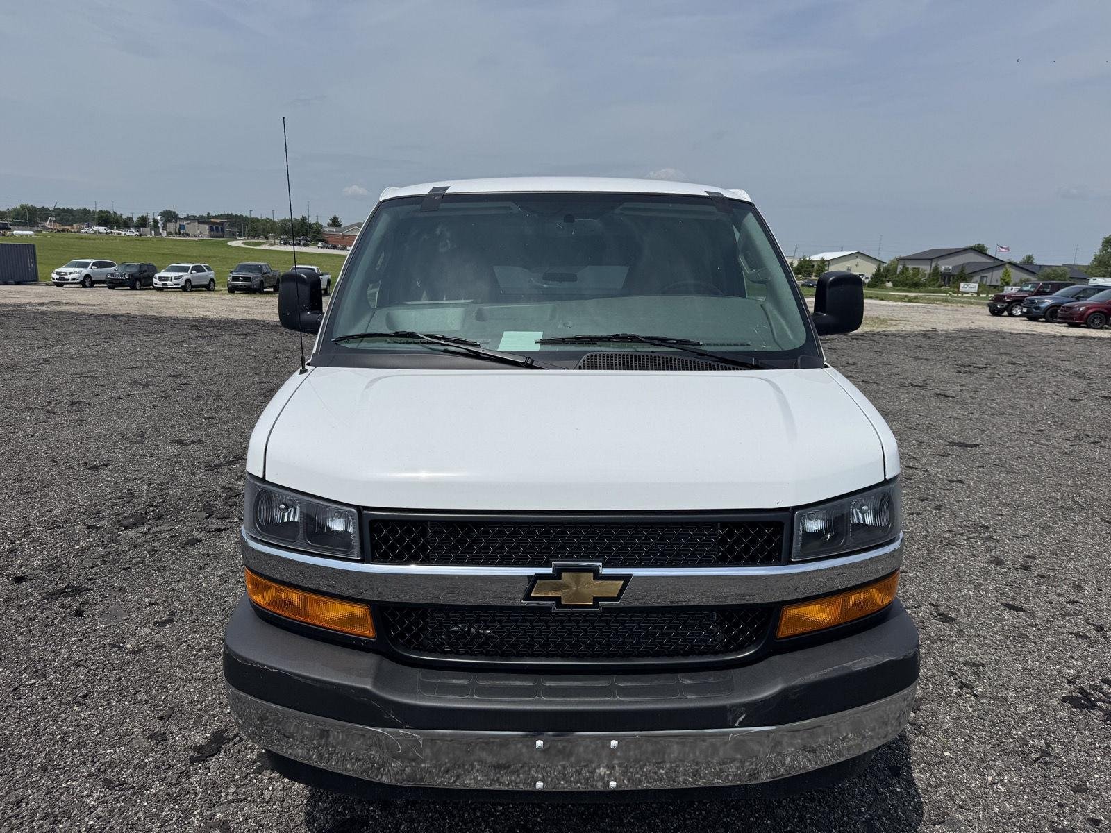 New 2026 Summit White Chevrolet WT image 9