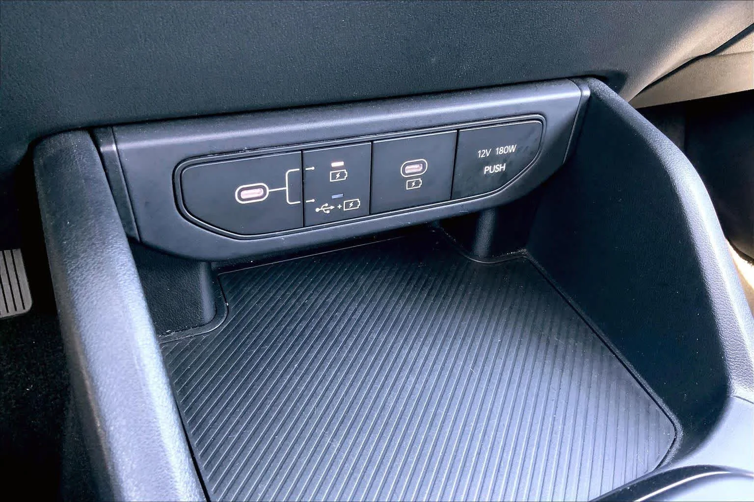 Used 2025 Snow White Pearl Kia LXS image 34