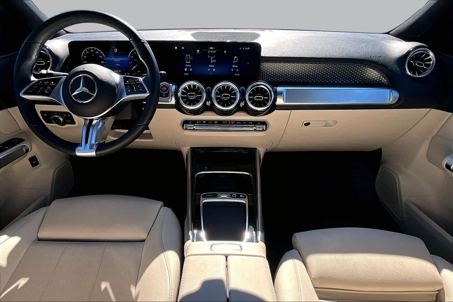 Used 2025 Polar White Mercedes-Benz GLB 250 image 15