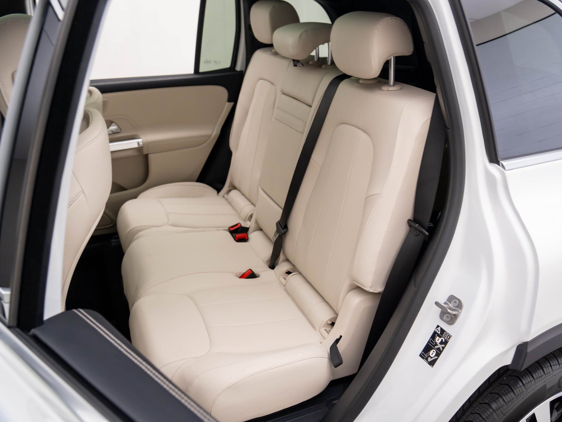 New 2026 White Mercedes-Benz GLB 250 image 18