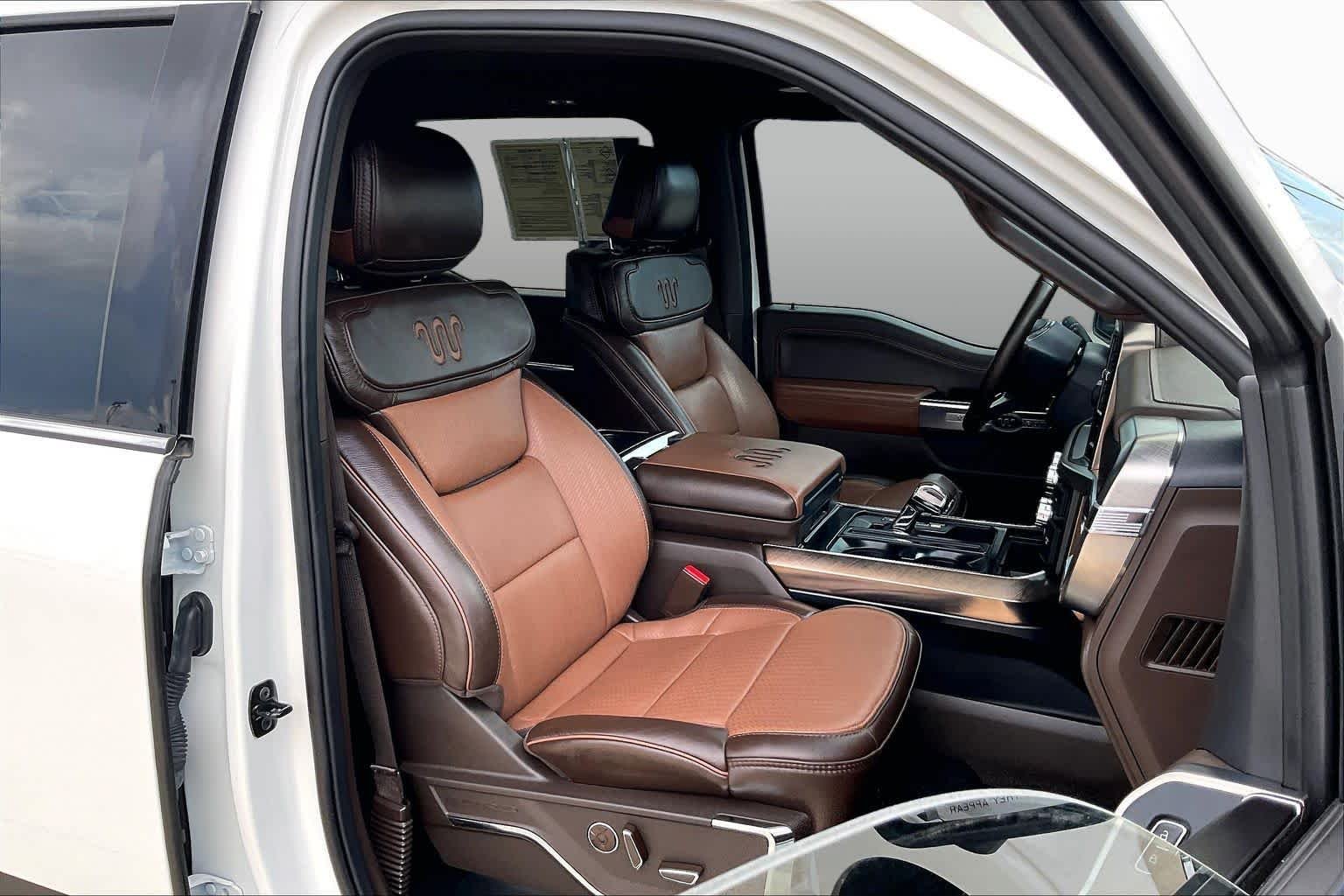 Used 2024 Star White Metallic Tri-Coat//Darkened Bronze Ford King Ranch image 9