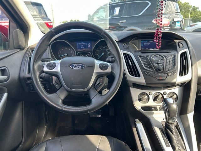 Used 2013 Red Ford SE image 19