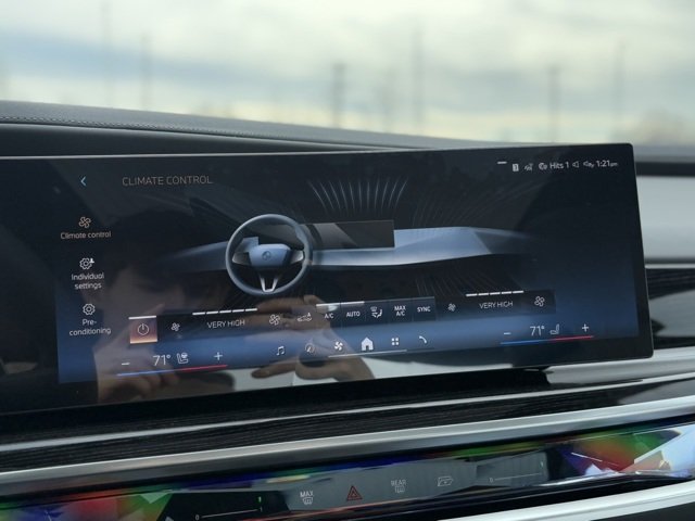 New 2025 Brooklyn Grey Metallic BMW 750e xDrive image 10