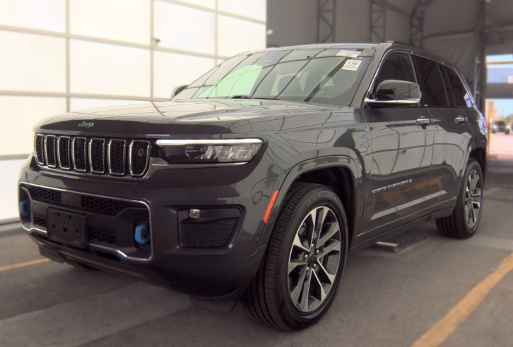 Used 2023 Gray Jeep Overland 4xe image 1