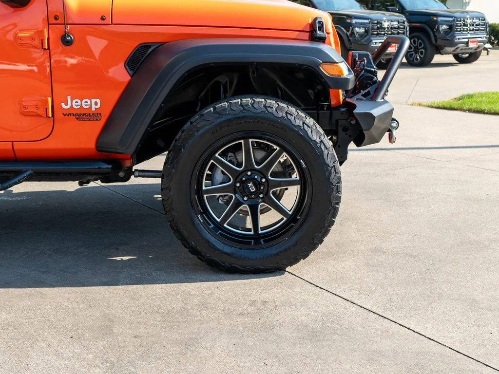 Used 2018 Orange Jeep Unlimited Sport S image 34