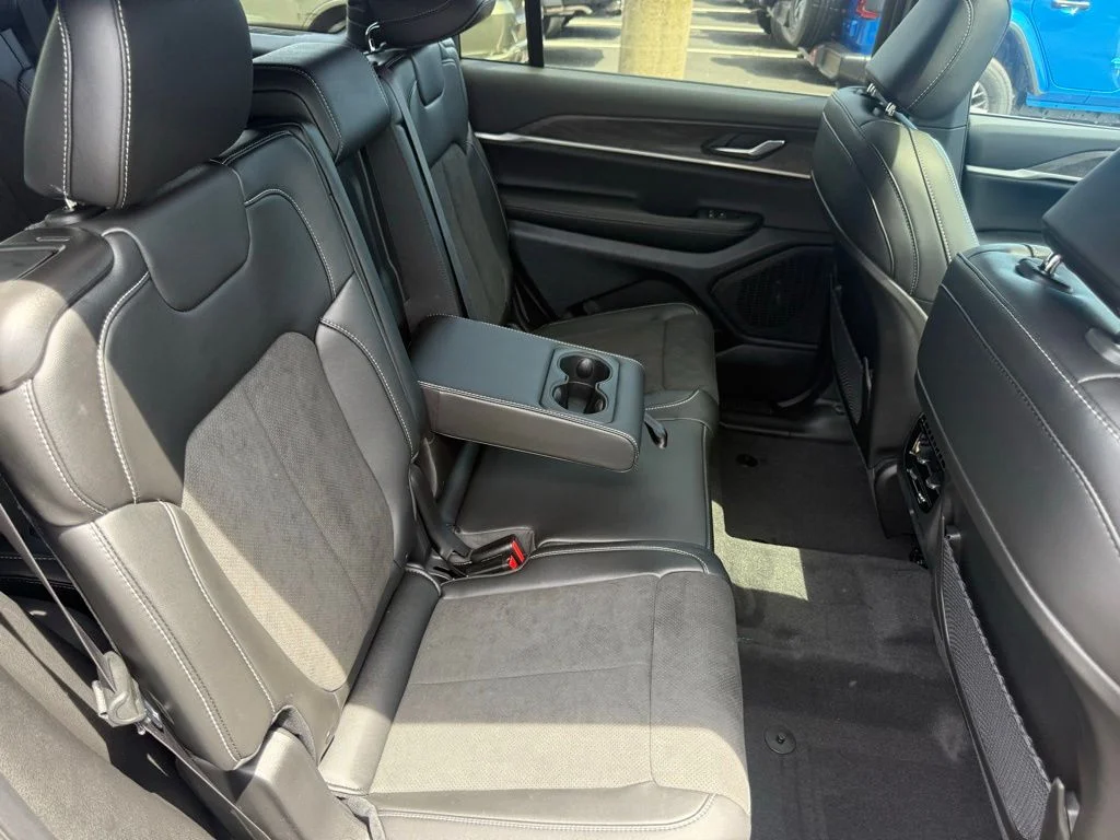 New 2026 Baltic Gray Metallic Clear-Coat Exterior Paint Jeep Laredo image 58