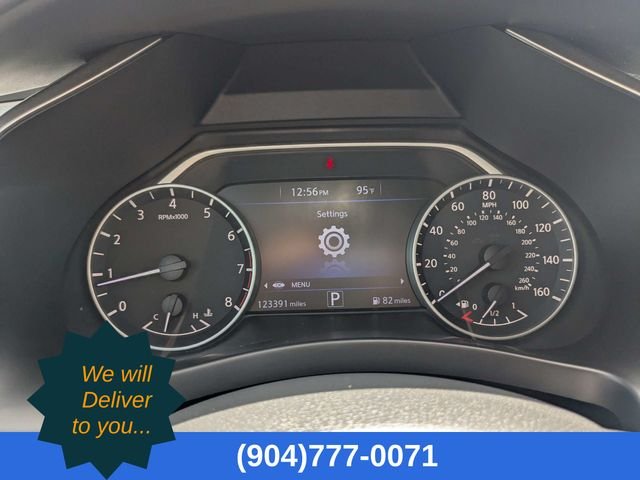 Used 2016 Silver Nissan SV image 31